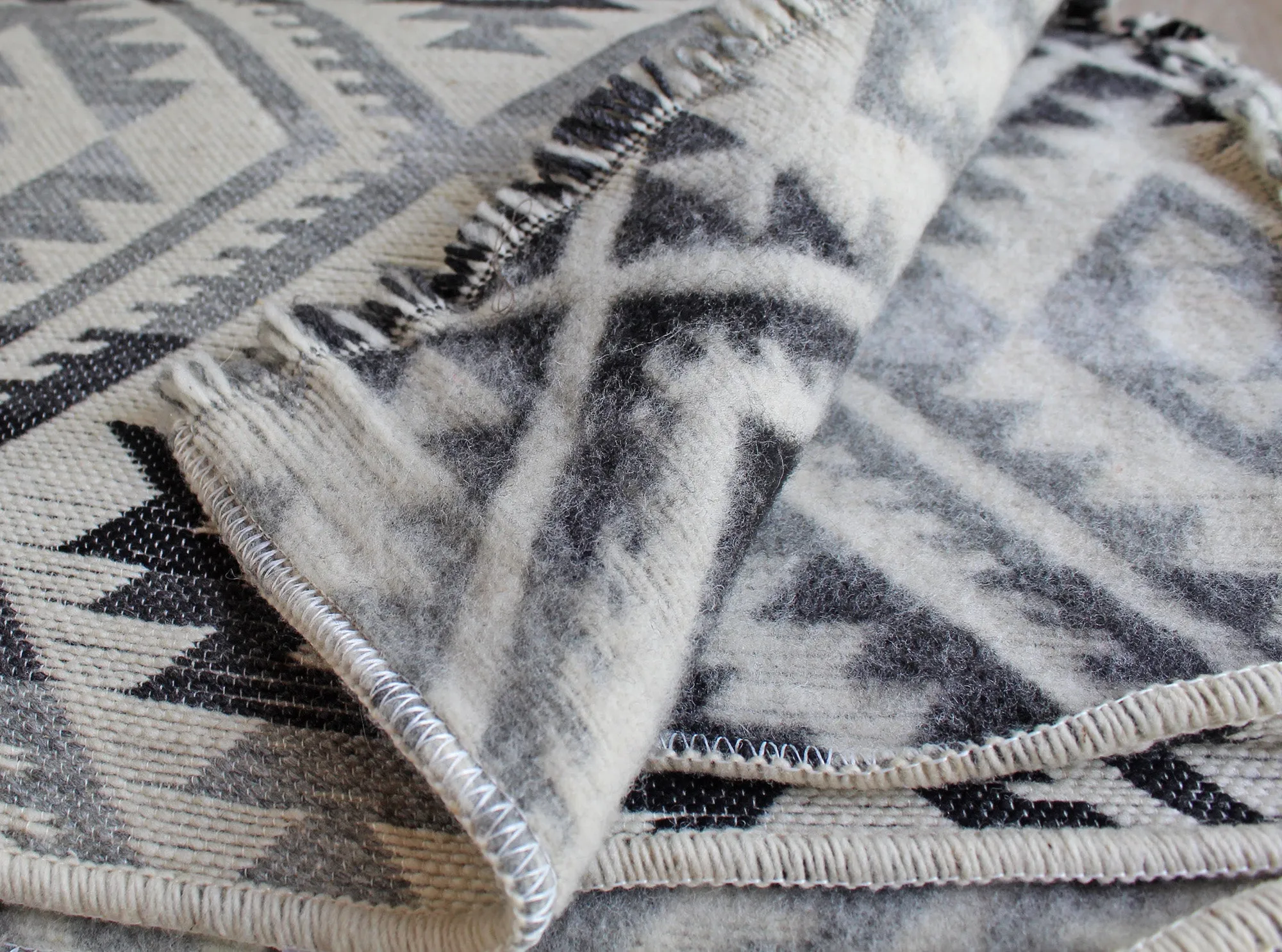 Cotacachi Premium Edition 100% Wool Blanket